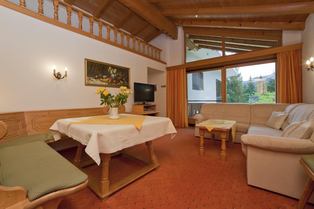 Haus Waldrand Appartement Oberndorf in Tirol Buitenkant foto